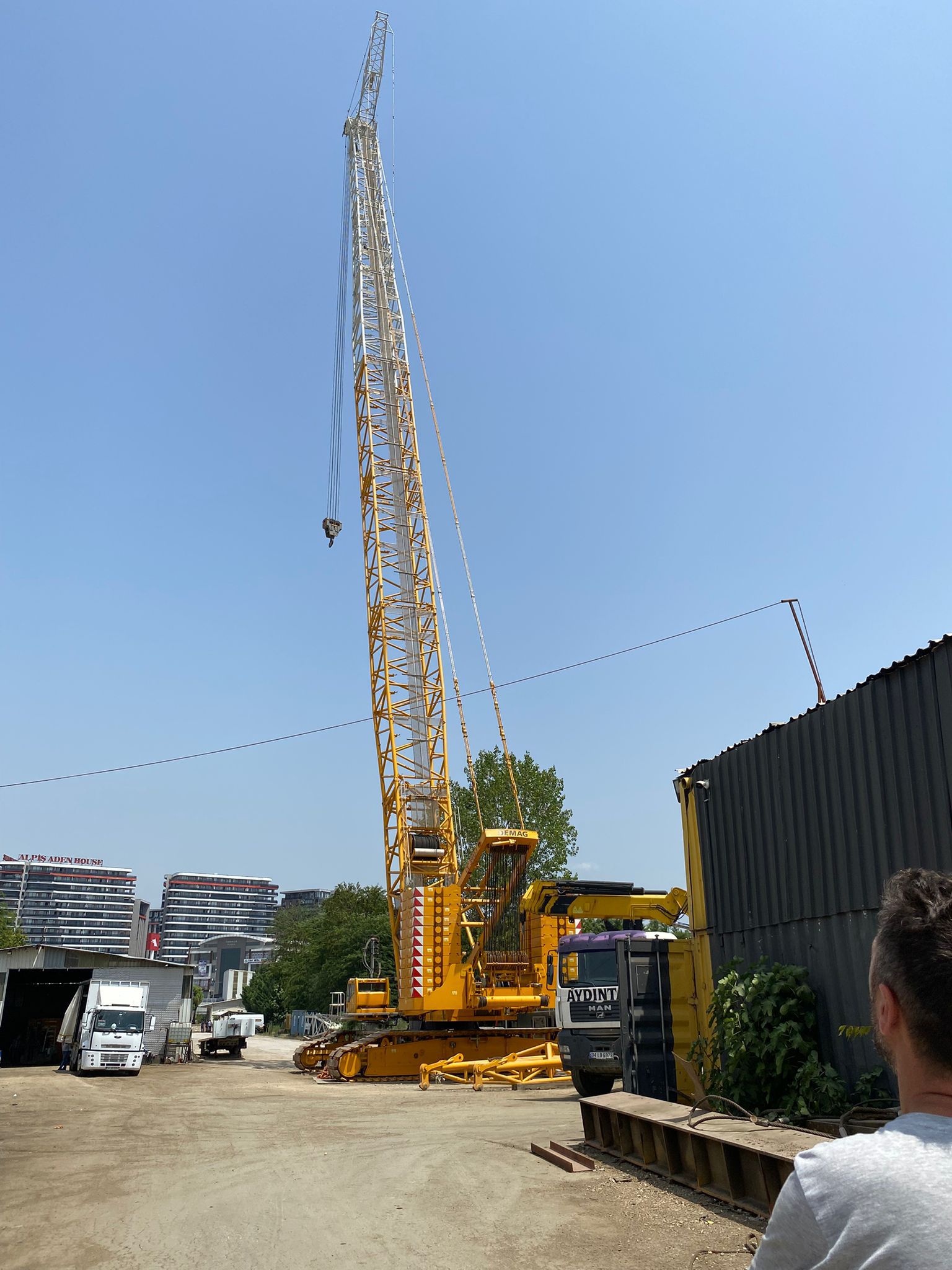 Endüstriyel projede vinç kiralama ile ağır montaj desteği